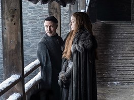 Aidan Gillen jako Malek a Sophie Turnerov jako Sansa. Zbr ze sedm srie...