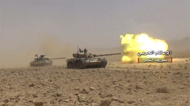 Syrsk tanky v boji s IS u Palmry (24. kvtna 2017)