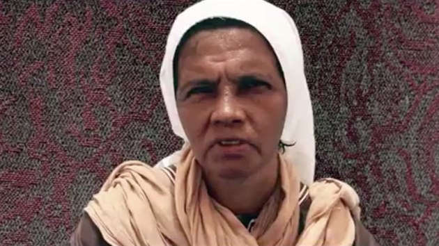 Kolumbijka Gloria Cecilia Narvaezov na videu, kter zveejnila skupina islamist v Mali napojen na al-Kidu (2. ervence 2017)