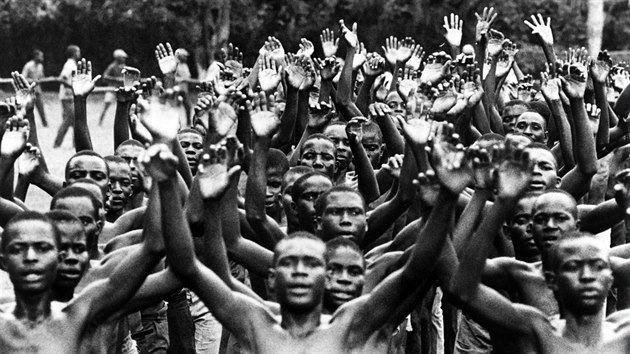 Pslunci kmene Igbo demonstruj za nezvislou Biafru (1968)