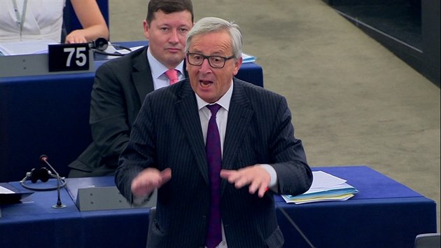 Jean-Claude Juncker během vzrušené rozpravy v europarlamentu (4. července 2017)