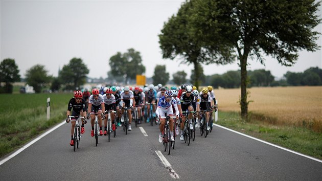 Peloton bhem druh etapy Tour de France.