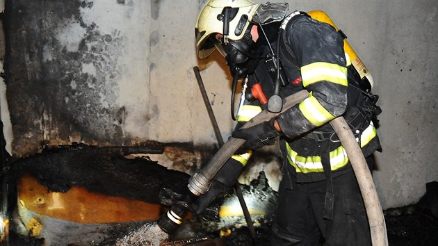 S porem bytu v panelovm dom v Praze na Chodov bojovalo pt jednotek hasi.