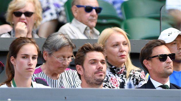 Stan Wawrinka sleduje po vypadnut druh kolo wimbledonskho turnaje.