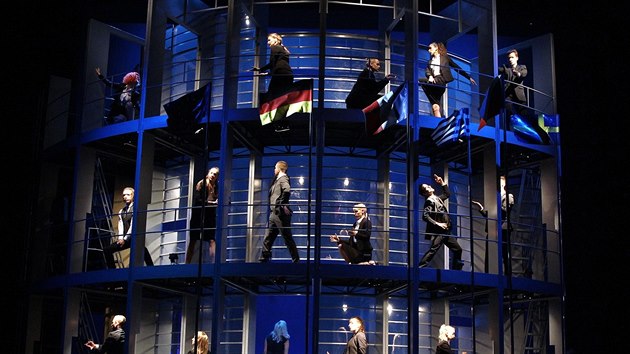Scéna z Offenbachovy operety Orfeus v podsvětí, kterou uvádí Národní divadlo v Hudebním divadle Karlín