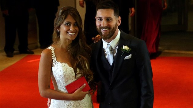 Lionel Messi se oenil se svou dlouholetou partnerkou Antonellou Roccuzzovou.
