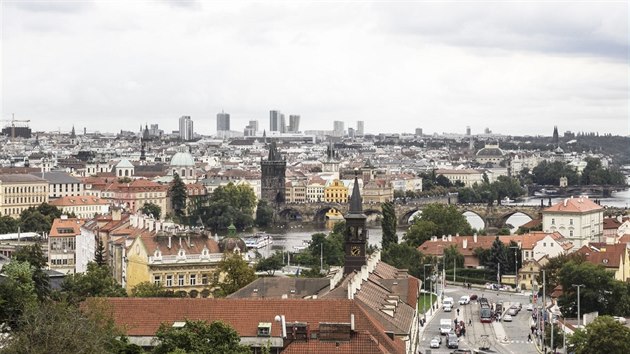 Dlkov pohled ukazujc, jak nov ti vky zmn panorama Prahy.