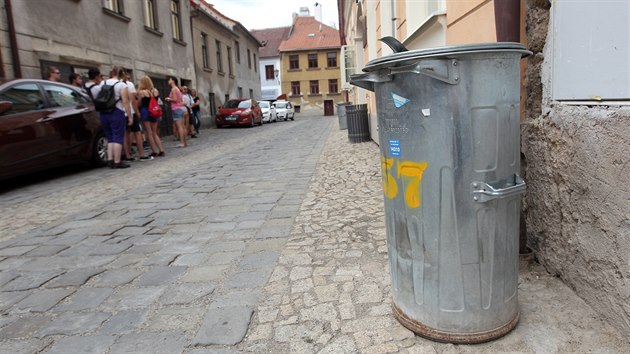 Nevzhledné popelnice kazí turistům fotky. Lidé v třebíčském židovském městě si tak budou nově zvykat na život bez těchto klasických nádob na odpad.