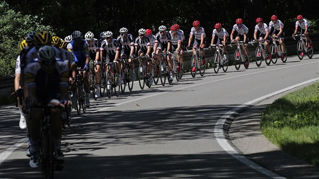 Cyklist seazen podle tmov pslunosti ve tet etap Tour de France.