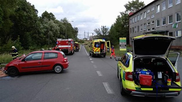 Na silnici z Tachova na Oldichov se srazilo osobn auto s motocyklem. Zrann jsou ti lid. (4. ervna 2017)