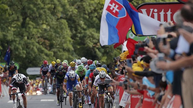 Peter Sagan (vpravo) m za triumfem ve tet etap Tour de France.