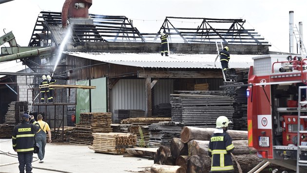 V Podivn na Beclavsku hoela 3. ervence pila. V plamenech se ocitla stecha, hasii vyhlsili druh stupe pornho poplachu.