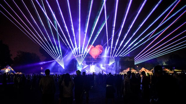 Festival tanen hudby Beats for Love pivedl v roce 2017 hned v prvn den konn do Doln oblasti Vtkovic 30 tisc lid. 