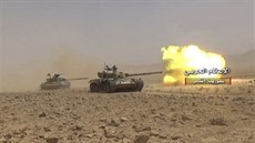Syrské tanky v boji s IS u Palmýry (24. kvtna 2017)