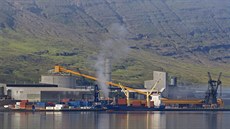 Továrna Fjar&#240;aál Smelter, Island