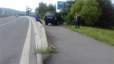 Nedlní nehoda osobního automobilu na Lahovickém most v Praze (9. ervence...