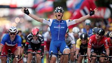Nmecký rychlík Marcel Kittel slaví vítzství ve druhé etap Tour de France.
