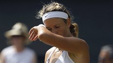 Victoria Azarenková slaví postup do osmifinále Wimbledonu.
