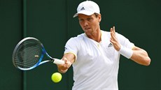 Tomá Berdych bhem tetího kola Wimbledonu.