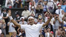 POSTUP. Roger Federer míří do osmifinále Wimbledonu.
