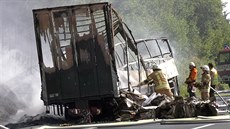 Na bavorské dálnici A9 se srazil kamion s autobusem (3. ervence 2017)