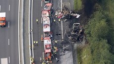 U bavorské obce Münchberg shoel po sráce s kamionem autobus (3. ervence...