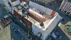 Snímek střechy olomoucké radnice, jejíž krovy se nyní opravují. Expertizy...