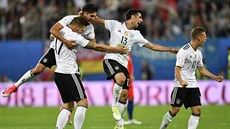 Němečtí fotbalisté slaví triumf na Poháru FIFA.