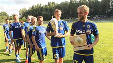 Fotbalisté Jihlavy po triumfu v Perle�ovém poháru.