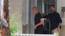 Izraelský expremiér Ehud Olmert opouští vězenici Maasiyahu poté, co byl...