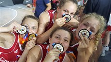 �eské basketbalistky Simona R��ková, Al�b�ta Levínská, Kate�ina Galí�ková a...