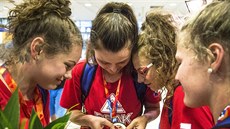 eské basketbalistky Albta Levínská, Kateina Galíková, Simona Rková a...