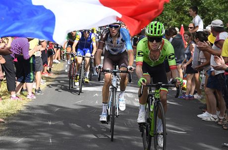 Do finie patnct etapy Tour de France se bl Rigoberto Uran, Romain Bardet,...