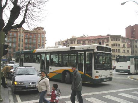 Autobus mstské hromadné dopravy v Pamplon