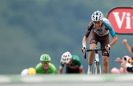 Romain Bardet finiuje ve dvanct etap Tour de France.
