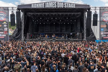 Kapela Fleret se Zuzanou ulákovou na metalovém festivalu Masters of Rock ve...