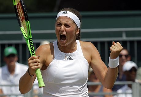 Jelena Ostapenkov z Lotyska slav postup do tvrtfinle Wimbledonu.