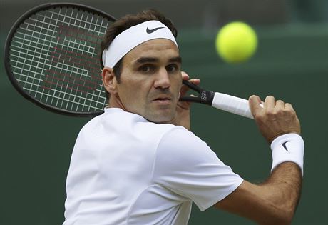 vcar Roger Federer vrac mek Milosi Raonicovi z Kanady.