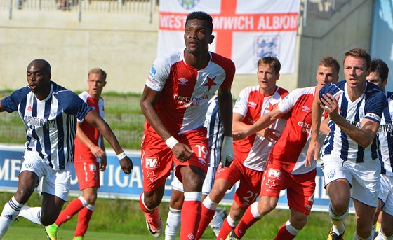 JEDEN ZE STELC. První gól Slavie v zápase s West Bromwichem vstelil stoper...