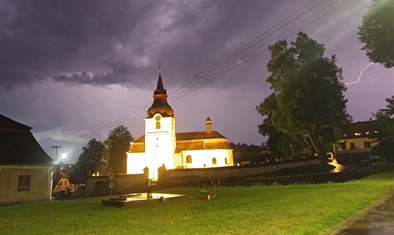 Úhrn srážek ve Vyskytné nad Jihlavou (na snímku) je slabý. Obyvatelé tam s...
