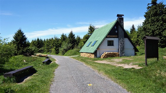 Kiosek na hřebenovce Orlických hor poblíž Velké Deštné.