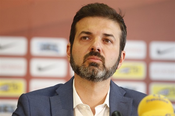 Italský trenér Sparty Andrea Stramaccioni pi pedsezónní tiskové konferenci.