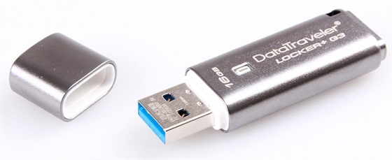 Dokážete svou nešikovností zničit USB „flashku“? Zkusili jsme, co vydrží -  iDNES.cz