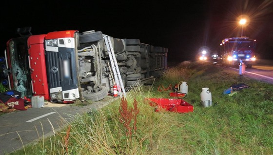 Na silnici mezi Mohelnicí a Libivou havaroval kamion, skončil převrácený na...