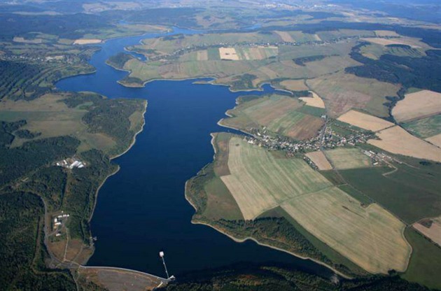 Slezská Harta zaplavila údolí Moravice v délce tinácti kilometr na ploe 870...