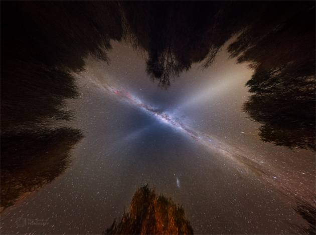 Svit kytaristy Queen. V Česku bude k vidění zvířetníkové světlo i Venuše