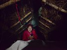 Nepálská ena v chatri, kde tráví menstruaci. (3. 2. 2017)