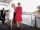První dáma Francie Brigitte Macronová s první dámou USA Melanií Trumpovou (13....