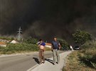 Obyvatele chorvatské vesnice Mravince nedaleko Splitu vyhnaly poáry z domov...