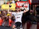 Nizozemský cyklista Bauke Mollema slaví triumf v patnácté etap Tour de France.